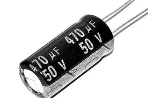 與固態(tài)電容相比，鉭電容的成本如何?